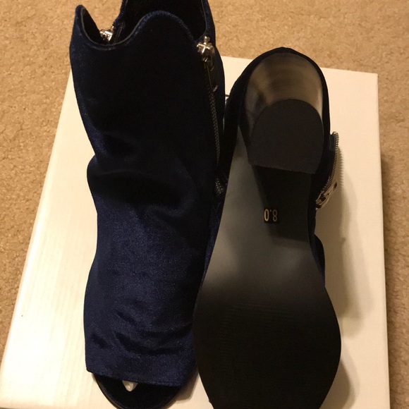 Blue Velvet size 8 open toe ankle boots. - Picture 5 of 6
